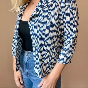 Chico’s Blue White Open Front Crinkle Lightweight Blazer